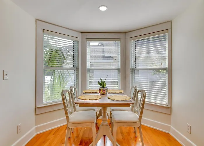 Holiday home Paradise: Furnished Deck & Gas Grill! Pensacola
