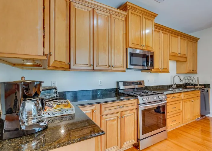 Holiday home Paradise: Furnished Deck & Gas Grill! *