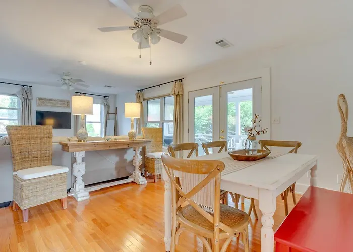 Holiday home Paradise: Furnished Deck & Gas Grill! Pensacola