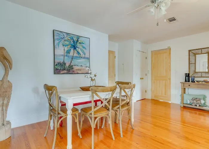 Holiday home Paradise: Furnished Deck & Gas Grill! Pensacola